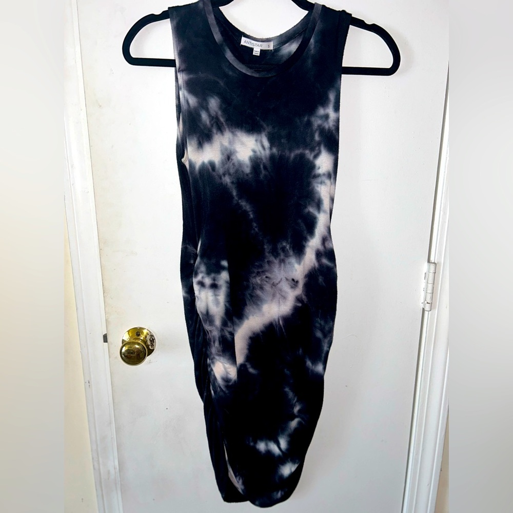 Women’s Small Stretchy Body Con Dress with Ruched Sides